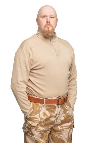 British Combat Undershirt, Thermal, FR, Desert, Surplus. The model is 183 cm (6’) tall, weighs 94 kg (207 lbs), and the chest is 116 cm (45.7”). He has extra long monkey arms.