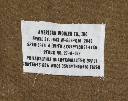 US WW2 Blanket, olive green, reproduction. The info tag is also a copy. So these haven't been made by this company or during this year. The matarials might be right though.