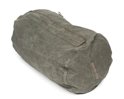 BW Duffel Bag with Zipper, Surplus. The exterior is minimalistic, the end has a name patch base.