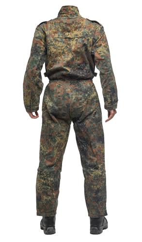 BW Tanker Coverall, Flecktarn, Surplus. Model height is 182 cm with 95 cm chest and wearing size 7 overalls.