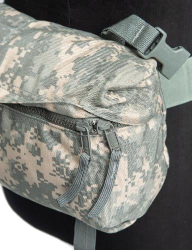 US MOLLE Waist Pack, UCP, Surplus. The only compartment is closed with a sturdy zipper.