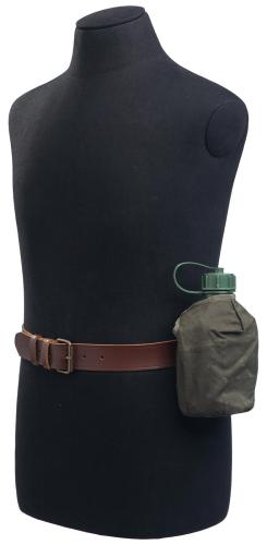 Austrian KAZ 75 Canteen Pouch, Green, Surplus. The Särmä leather belt and 1-liter Finnish canteen are sold separately. The fit to this bottle is rather tight.