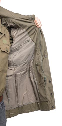 Austrian Field Jacket w. Membrane, Surplus, Unissued. Thin lining on the inside, along with an inside pocket on both sides. Also note the drawcord adjustment on the waist.