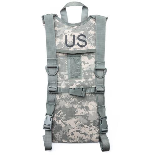 US MOLLE II Hydration Carrier w.o. Bladder, UCP, Surplus. Simple shoulder straps and a sternum strap.