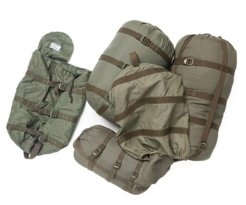 Carinthia Compression Bag, Surplus. The condition is used and colors vary. Prepare for the possibility of a missing cord lock.