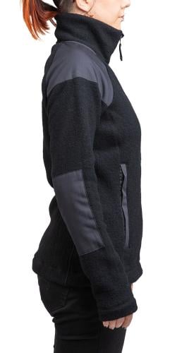 Särmä Women's Wool Fleece Jacket. Model is 170 cm tall with a 88 cm chest, 72 cm waist and 100 cm hips. Wearing size Medium Regular.