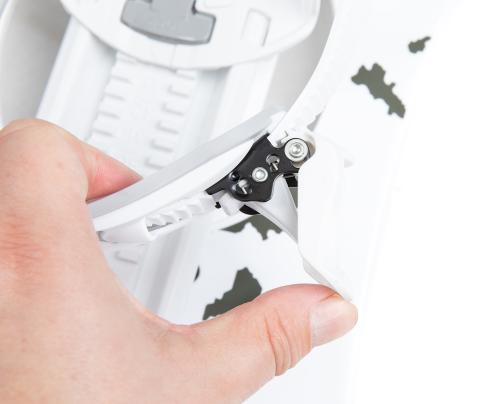 TSL 227 XL Snow Shoes, M05 Snow Camo. The bindings are very easy to use.