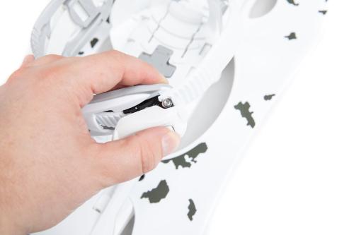 TSL 227 XL Snow Shoes, M05 Snow Camo. The bindings are very easy to use.