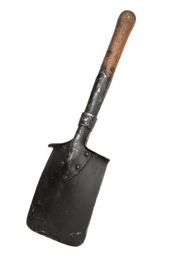 Russian Field Spade, Straight, WW1 Model, Surplus. Oh Lord have mercy on the one that diggeth anything with this ye olde tool.
