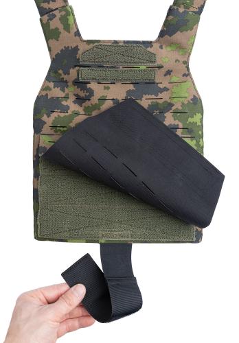 Särmä TST LVPC Plate Bags. Hook-and-Loop attachment for a Cummerbund under the rear flap.