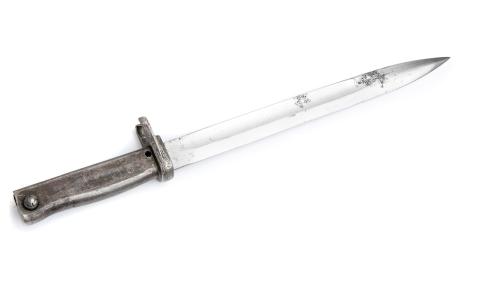 Mauser Ersatz WW-I Bayonet w. Original Green Color on Sheath, Good Condition.