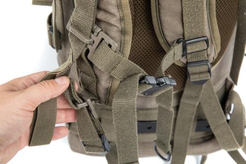 Austrian Bundesheer KAZ 03 Rucksack, Surplus. Pulling one loop releases the right shoulder strap as well as the sternum strap. Note! The latest batch is also missing the sternum straps.