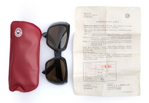 Czech "Okula" Sun Glasses, Butt-Ugly, Surplus. You get a soft case and possibly also a fancy certificate with appropriate stamps.