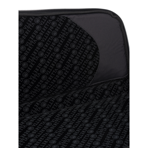 Beretta Black Boar Rifle Case, 129 cm. The muzzle goes there to prevent poking thru the zipper.