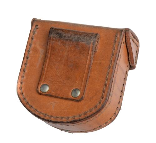 US M19 Compass Pouch, Surplus. A belt loop for 35 mm / 1.4" or smaller belts or straps.