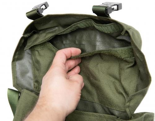 British Flare Kit Bag, Green, Surplus. Inside the flap, there is a flat pocket closed with velcro.
