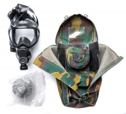 Belgian BEM 4 GP gas mask with carrying bag, surplus.