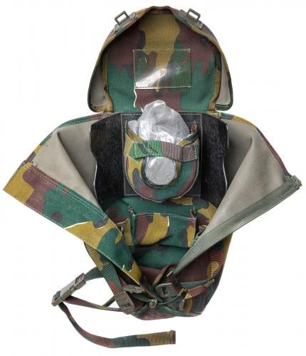 Belgian BEM 4 GP gas mask with carrying bag, surplus. A view inside.