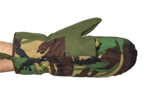 British Mk3 Arctic Mittens, DPM, surplus. The trigger finger can be pushed inside.