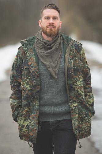 BW triangular scarf, olive drab, surplus.