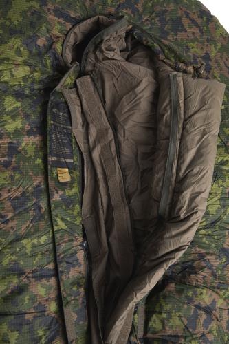 Carinthia Finnish M05 Sleeping Bag, M05 Woodland Camo. The liner can be attached to  the sleeping bag when you sleep and detached from it for washing.
