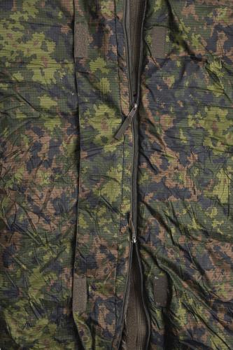 Carinthia Finnish M05 Sleeping Bag, M05 Woodland Camo. Two-way zipper.