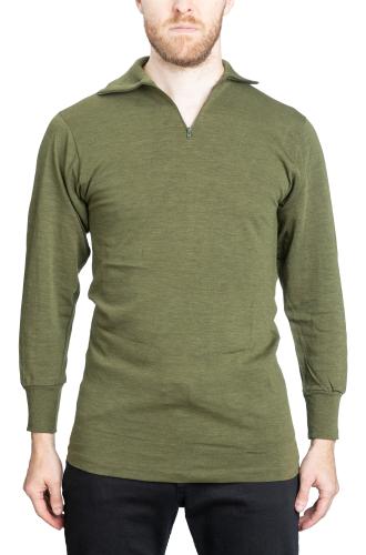 Italian Turtleneck Shirt, Surplus. Model height 182 cm, chest circumference 95 cm, waist circumference 88 cm. Wearing size Large.