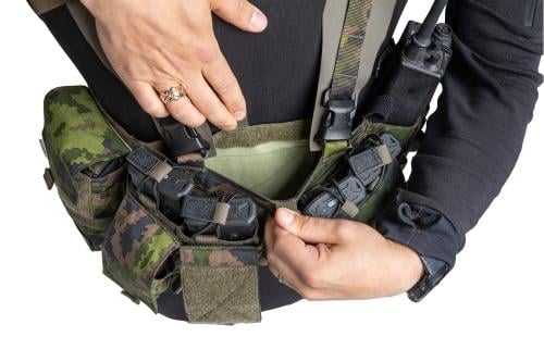 Mayflower UW Chest Rig "The Pusher" Gen VI, M05. Map pouch behind the mag insert pouches.