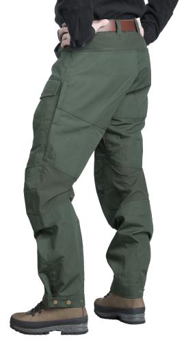 Särmä Outdoor Pants. Model height 182 cm, chest circumference 95 cm, waist circumference 88 cm. Wearing size Medium Regular.