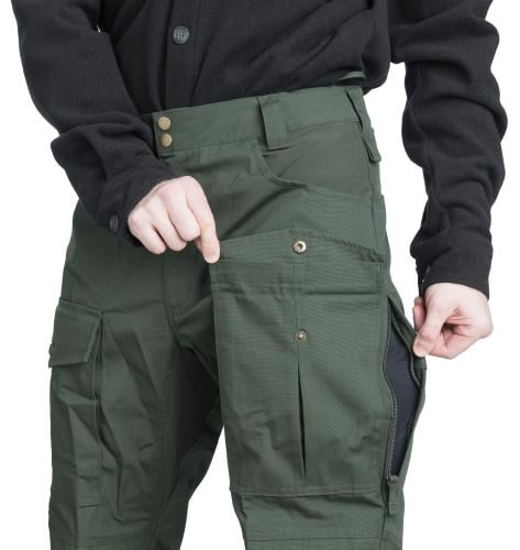 Särmä Outdoor Pants. Large cargo pockets with bellows and folding mouth. Cell phone pocket behind right cargo pocket.