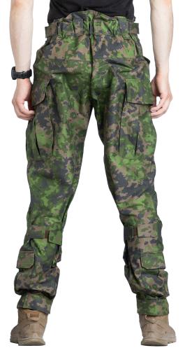 Särmä TST L4 Combat Pants. Model height 181 cm, chest circumference 96 cm, waist circumference 88 cm. Wearing size Medium Regular.