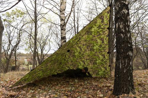 Särmä TST Tarp, M05 woodland camo. 290 x 290 cm pitched "Loue style".