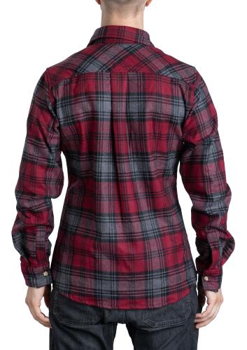 Särmä Wool Flannel Shirt. Model height 181 cm, chest circumference 96 cm, waist circumference 88 cm. Wearing size Medium Regular.