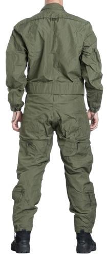 US Combat Tanker's Coverall, Nomex, Green, Surplus. Model height 181 cm, chest circumference 96 cm, waist circumference 88 cm. Wearing size Medium Regular coverall.